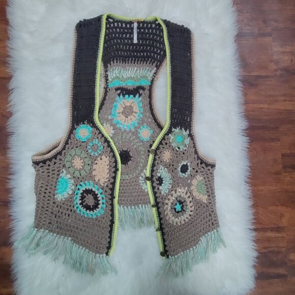 Free People Canyon Combo Desert Rose Crochet Fringe Boho Cropped Vest Medium NWT - Picture 2 of 14